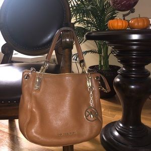 Michael Kors handbag with crossbody belt🍂